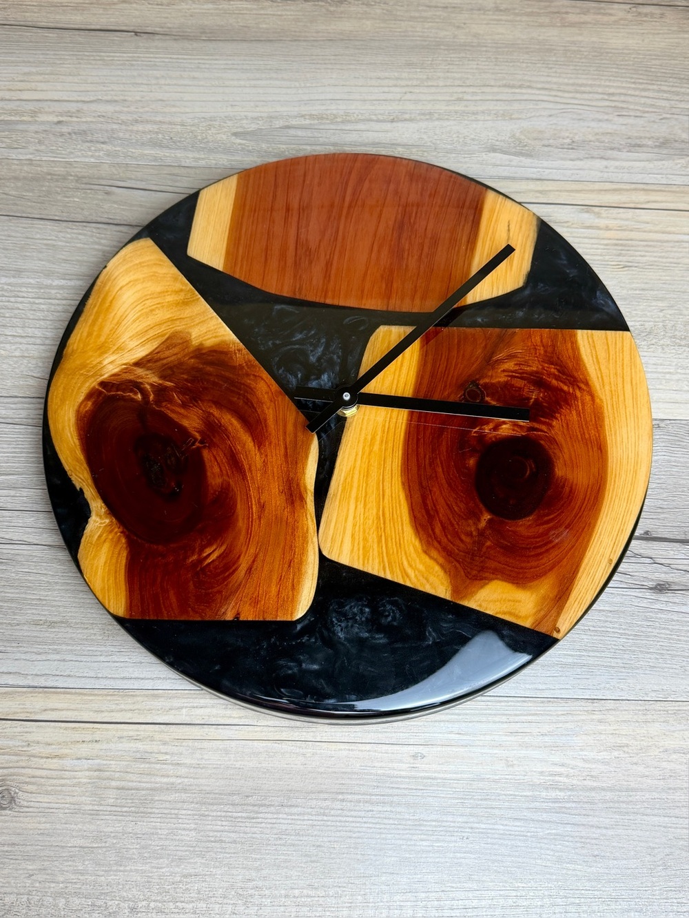 Handmade poxy Resin & Wood Art Wall Clock Tested and Works.